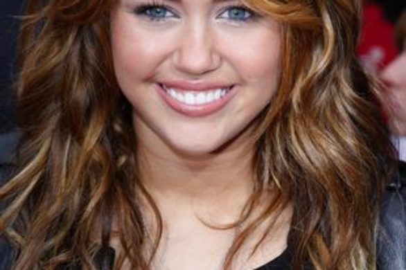 Miley Cyrus w skórze i frędzlach