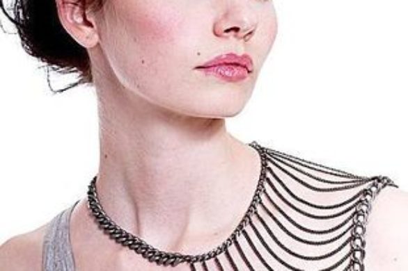 „Body chain\” czyli łańcuszek na ramię