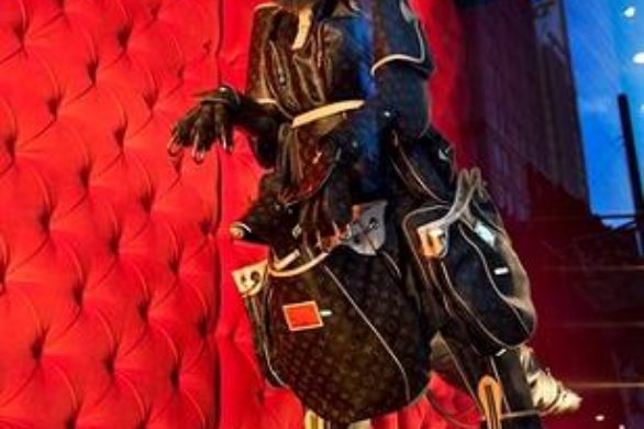 Niesamowite rzeźby z torebek Louis Vuitton