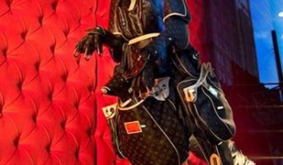 Niesamowite rzeźby z torebek Louis Vuitton