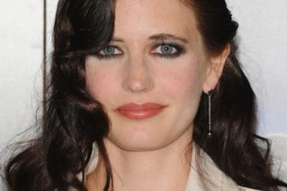 Eva Green w klasycznym trenczu