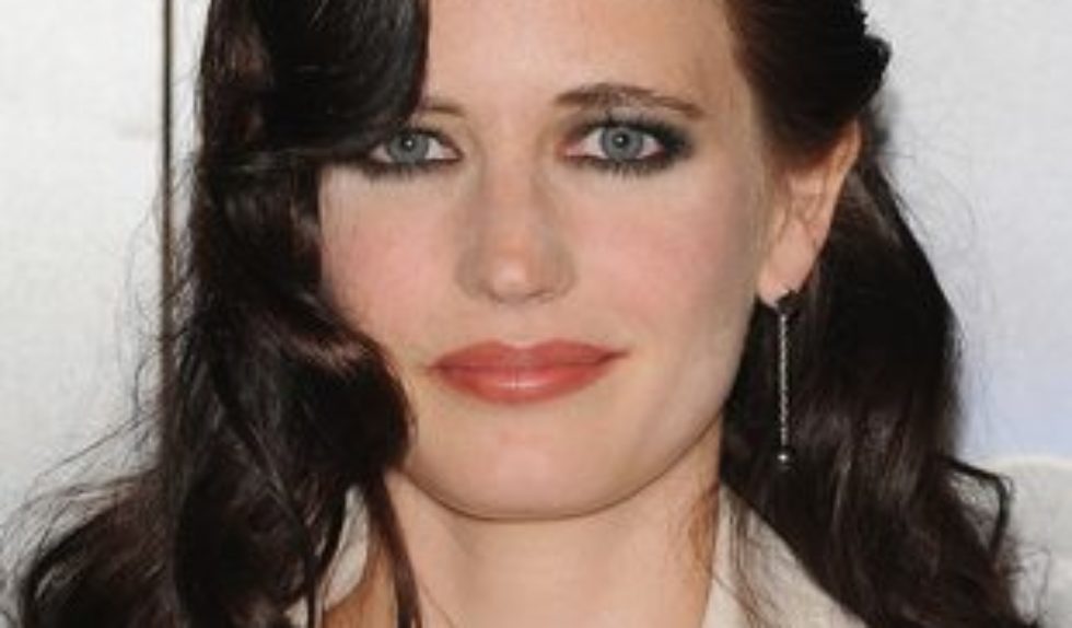 Eva Green w klasycznym trenczu Eva Green w klasycznym trenczu