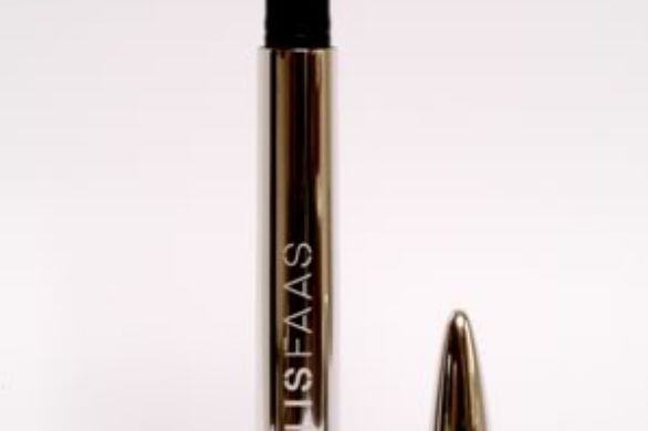 Idealnie matowy eyeliner od Ellis Faas