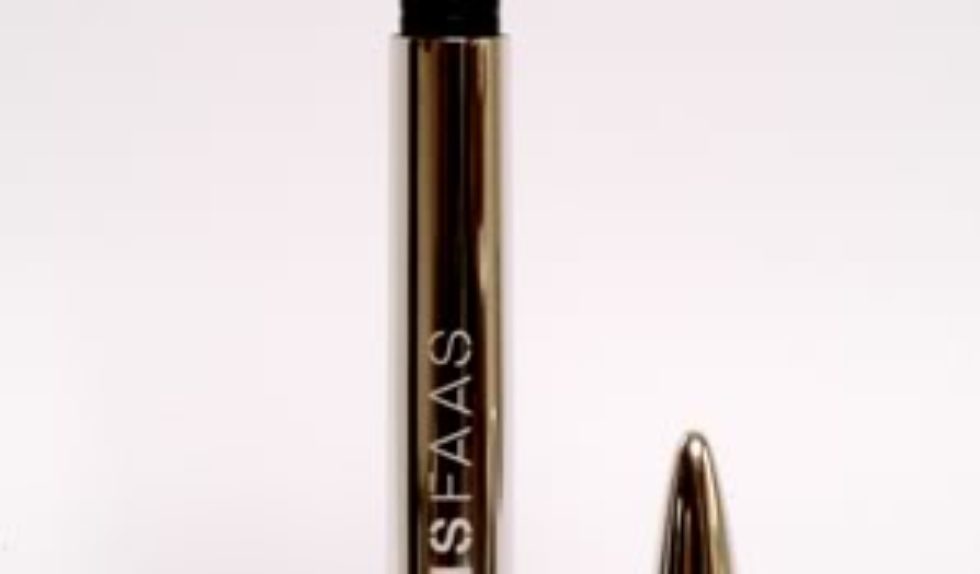Idealnie matowy eyeliner od Ellis Faas Idealnie matowy eyeliner od Ellis Faas