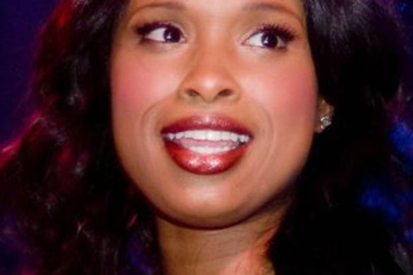 Jennifer Hudson w satynowej sukience