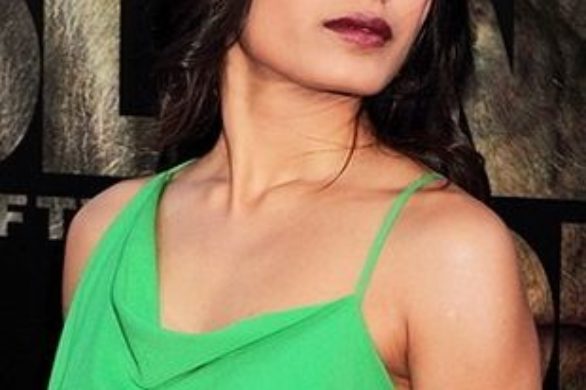 Freida Pinto postawiła na soczystą zieleń (FOTO)