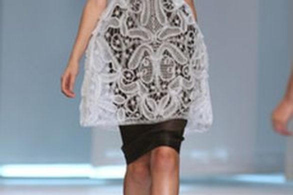 Warstwowa sukienka – droższa i tańsza wersja