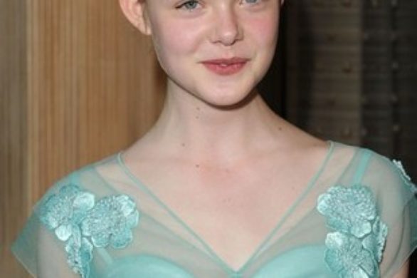 Elle Fanning w sukience Marca Jacobsa