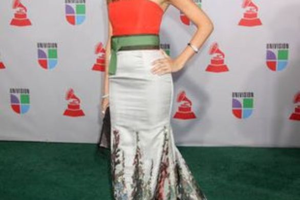 Camilla Belle w sukni Caroliny Herrery (FOTO)