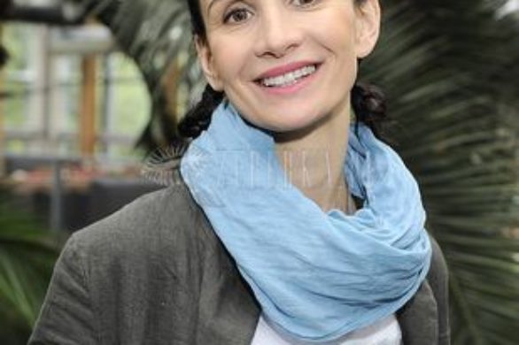 Viola Kołakowska w kocim t-shircie