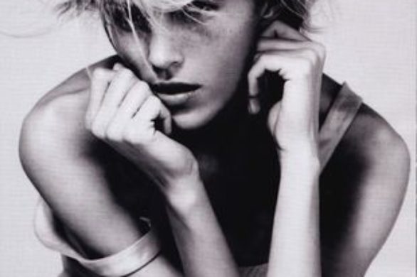 Anja Rubik jako jaskółka