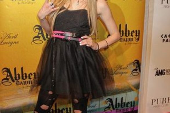 Avril Lavigne w sukience z własnej linii (FOTO)