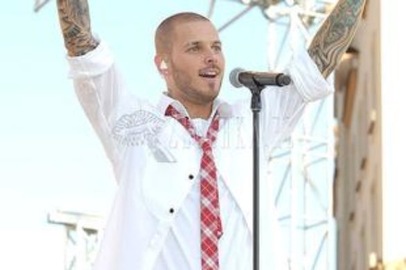 Matt Pokora lubi kratkę
