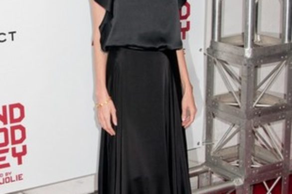 Angelina Jolie w czerni
