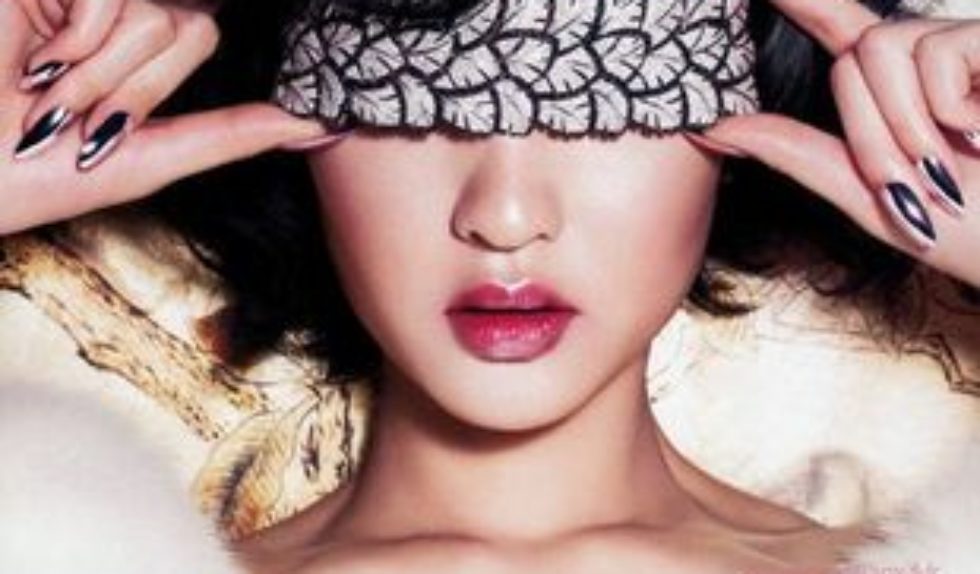 Du Juan błyszczy w chińskim Vogue’u (FOTO) Du Juan błyszczy w chińskim Vogue’u (FOTO)