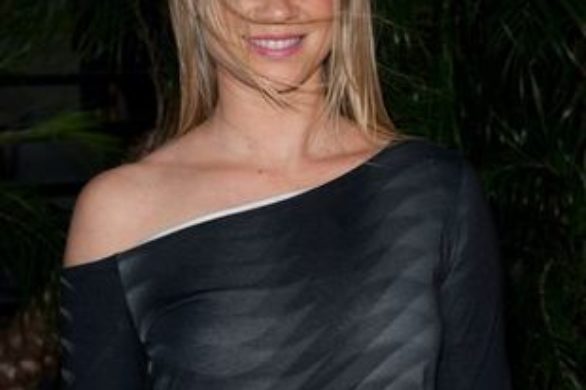 Trójwymiarowa sukienka Amy Smart