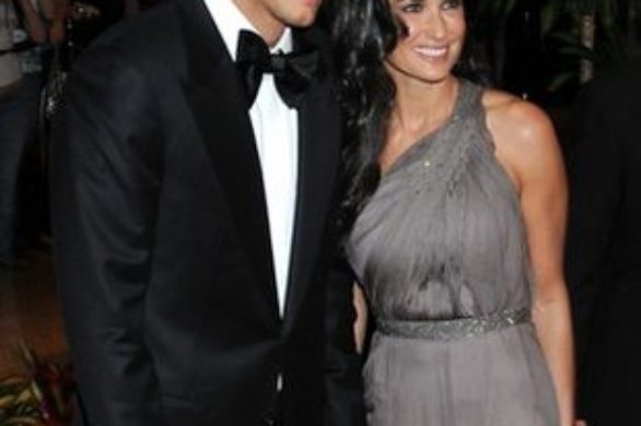 Demi Moore piękna w szarości