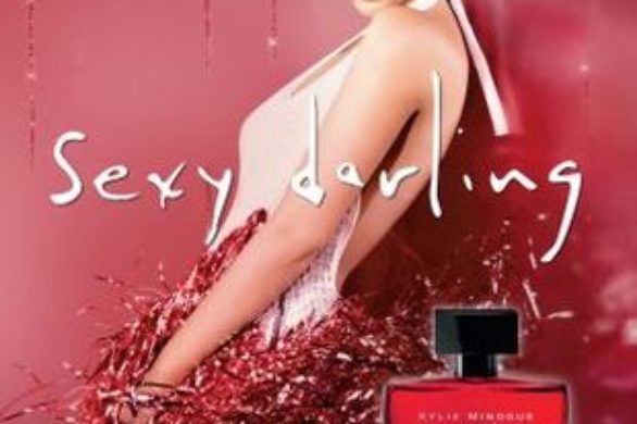 Kylie Minogue promuje perfumy ubrana w YSL