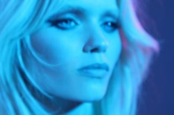 Abbey Lee Kershaw w psychodeliczne kampanii biżuterii