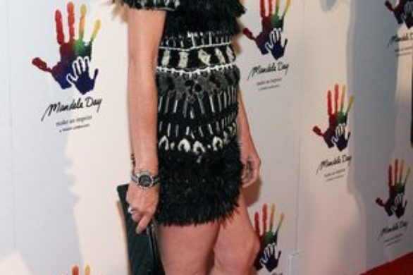 Sharon Stone pokazuje nogi