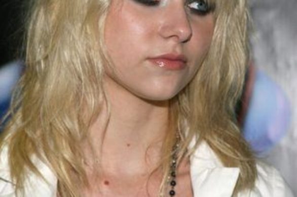 Podarte dżinsy Taylor Momsen