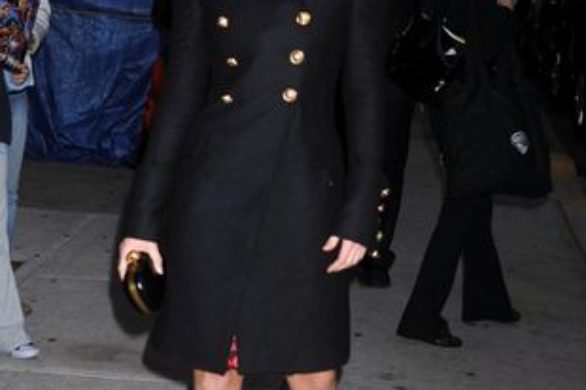 Emma Watson w płaszczu Burberry (FOTO)