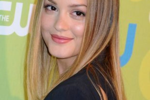 Leighton Meester w długim żakiecie