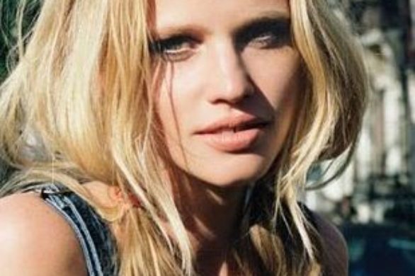 Dziewczęca Lara Stone (FOTO)