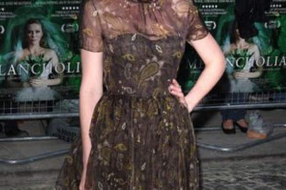 Kirsten Dunst w kreacji marki Honor (FOTO)