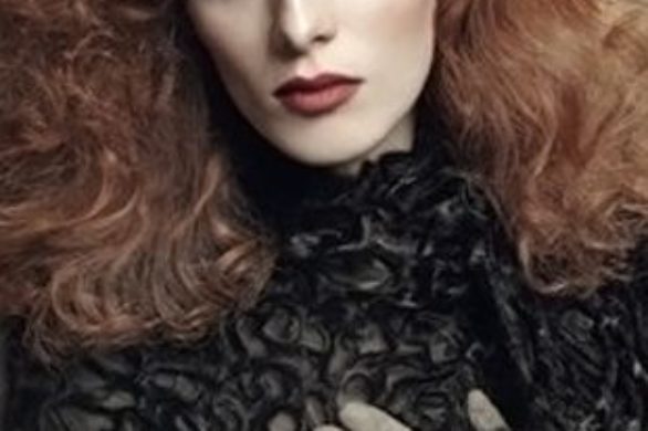 Karen Elson na kolejnej okładce Vogue (FOTO)