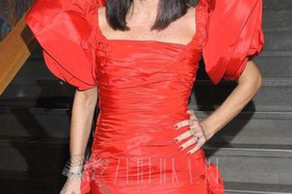 Kto włożył taką sukienkę?