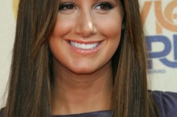 Prosta mini Ashley Tisdale