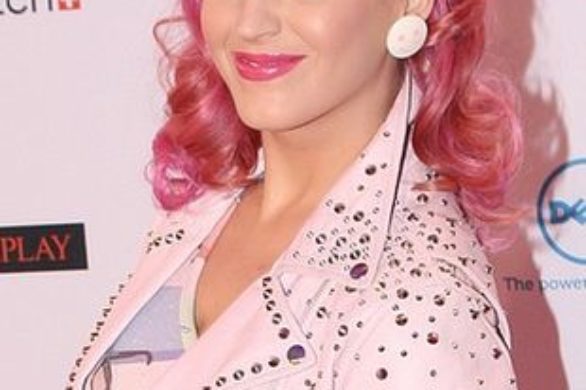 Katy Perry odważnie stawia na róż (FOTO)