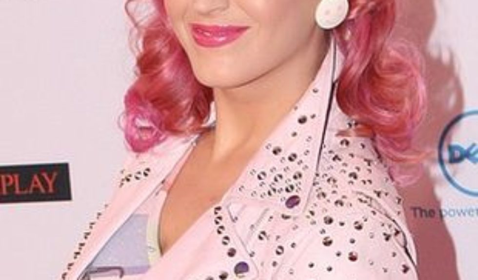 Katy Perry odważnie stawia na róż (FOTO)