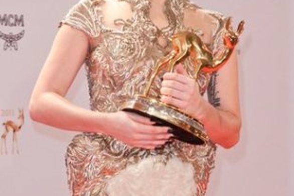 Lady Gaga w sukience-zbroi (FOTO)