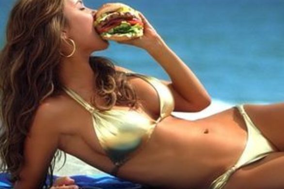 Audrina Patridge w złotym bikini