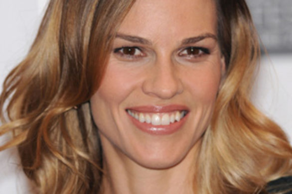 Dwie sukienki Hilary Swank (FOTO)