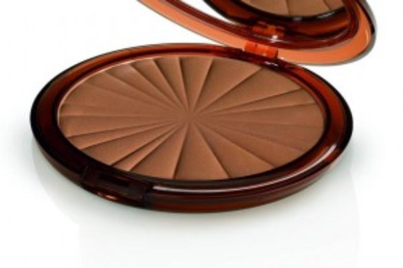 Modelowanie kształtu twarzy pudrem brązującym