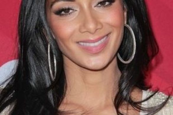 Nicole Scherzinger w mocno wydekoltowanej mini (FOTO)