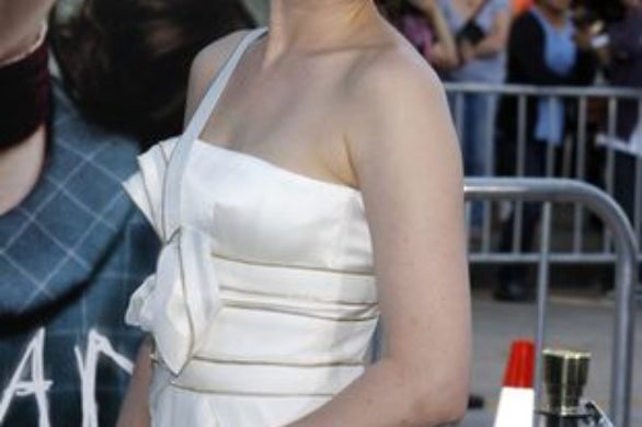 Vera Farmiga w sukni od Versace