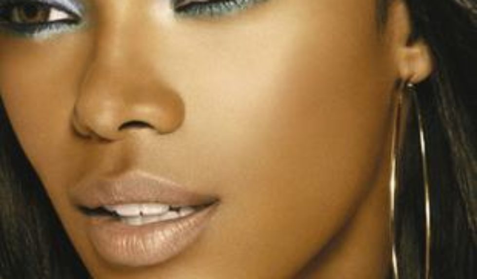 Jessica White nową towarzą Maybelline