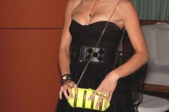 AnnaLynne McCord ożywiła małą czarną