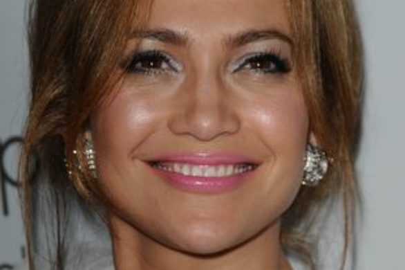 Jennifer Lopez pokazuje nogi