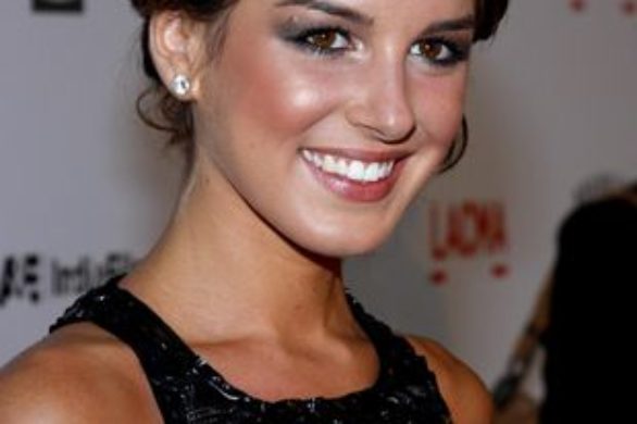 Shenae Grimes w wyjątkowej małej czarnej