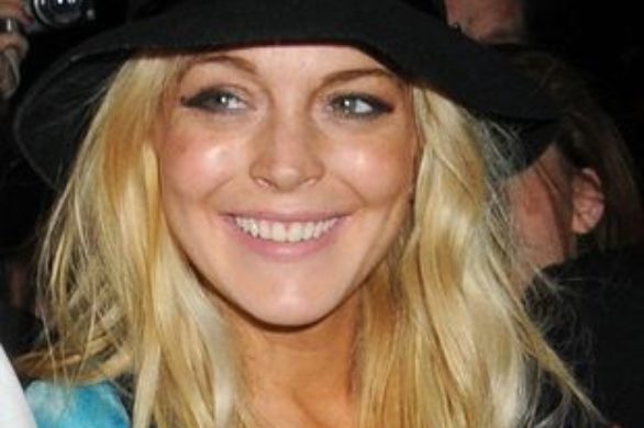 Lindsay Lohan eksponuje nogi