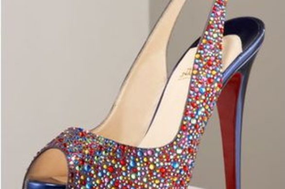 Błyszczące pantofelki od Louboutina