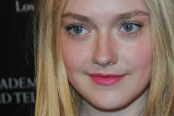 Dakota Fanning w mlecznej kreacji (FOTO)