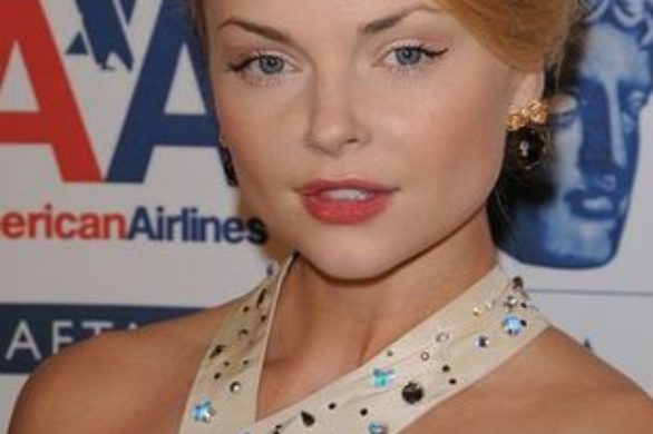 Iza Miko szykowna na BAFTA Awards