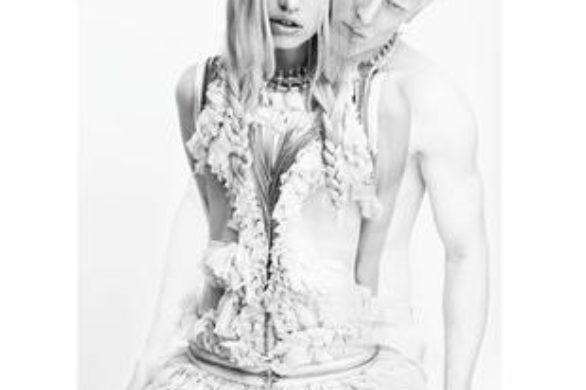 Model albinos w wiosennej kampanii domu mody Givenchy