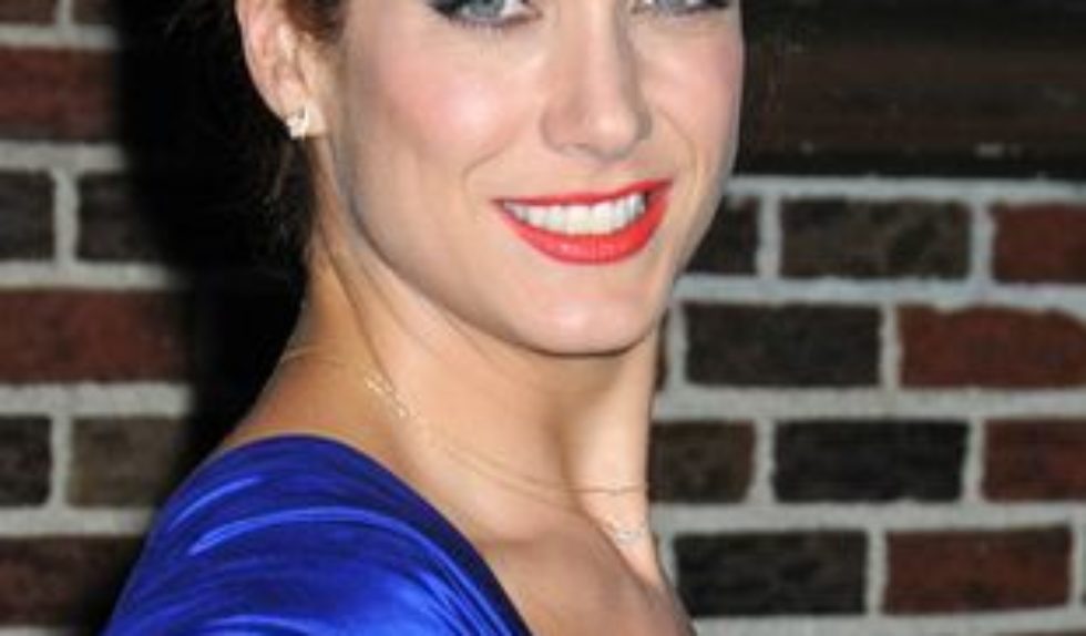 Kate Walsh w chabrowej sukience